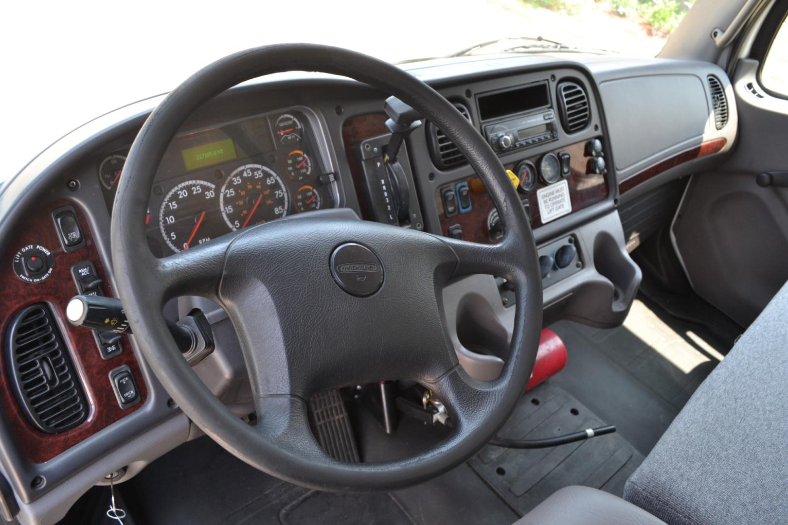 2017 WHITE /BLACK FREIGHTLINER M2-106 with an CUMMINS ISB 6.7L 220HP engine, ALLISON 2200RDS AUTOMATIC transmission, located at 9172 North Fwy, Houston, TX, 77037, (713) 910-6868, 29.887470, -95.411903 - Photo#16